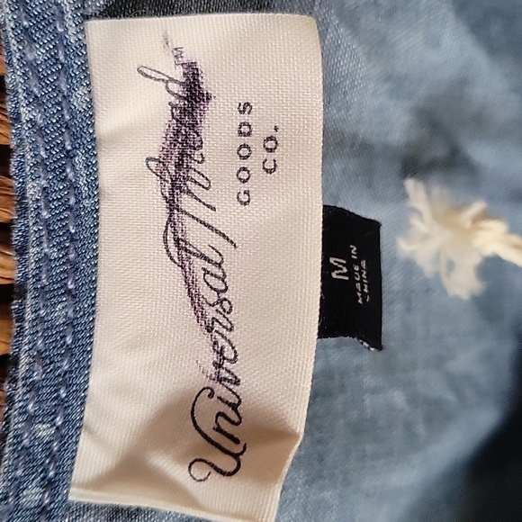 Universal Threads, light shapes, blue tank blouse, size M - Picture 3 of 8